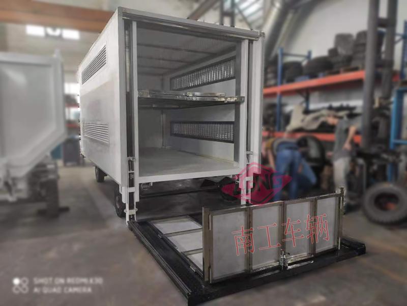 5吨厢式开云(中国)带垂直升降尾板工具拖车