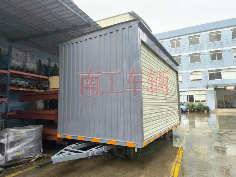 10吨箱式开云(中国)两侧带卷帘门 牵引雨篷拖车