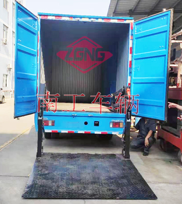 1675217127140738.jpg 1.5吨内置汽车尾板3I.jpg