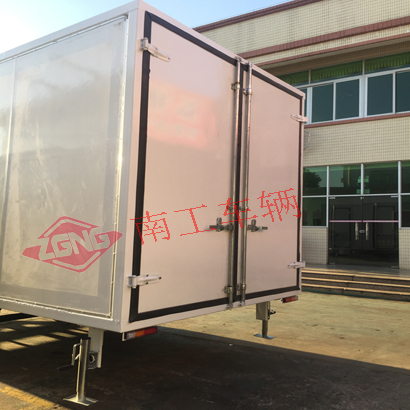 1676078757255895.jpg 1.5吨箱式全挂拖车4I.jpg