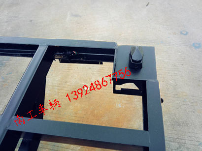 1676857701721802.jpg 7吨集装箱专用拖车底盘4I.jpg