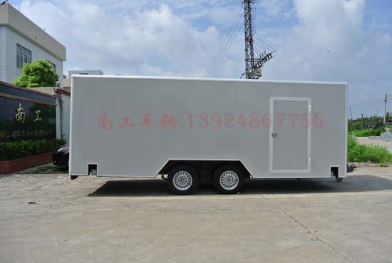 1677304707867057.jpg 箱式LED广告拖车2.jpg