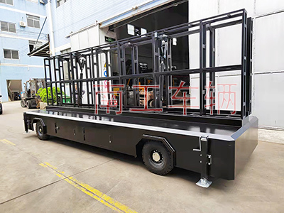 1683879137483936.jpg 2.5T折叠式显示屏LED广告拖车2I.jpg