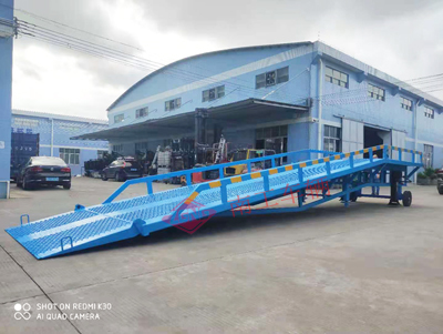 1683943315242231.jpg 10吨移动式登车桥3I.jpg