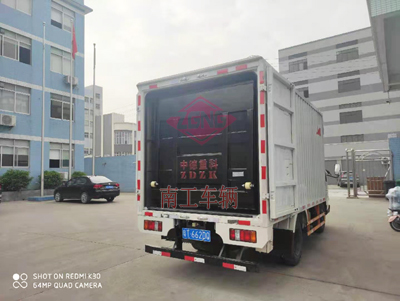 1684315321305789.jpg 1.5吨内置汽车尾板I.jpg