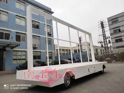 1684569687489627.jpg 2.2吨固定式LED广告拖车3I.jpg