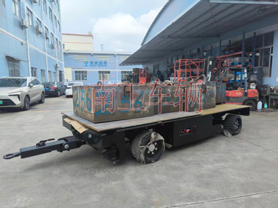 1722838186272623.jpg 10吨自走式拖车底盘 电动平板反车1I.jpg