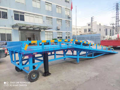 1731897081936654.jpg 10吨移动式登车桥2I.jpg